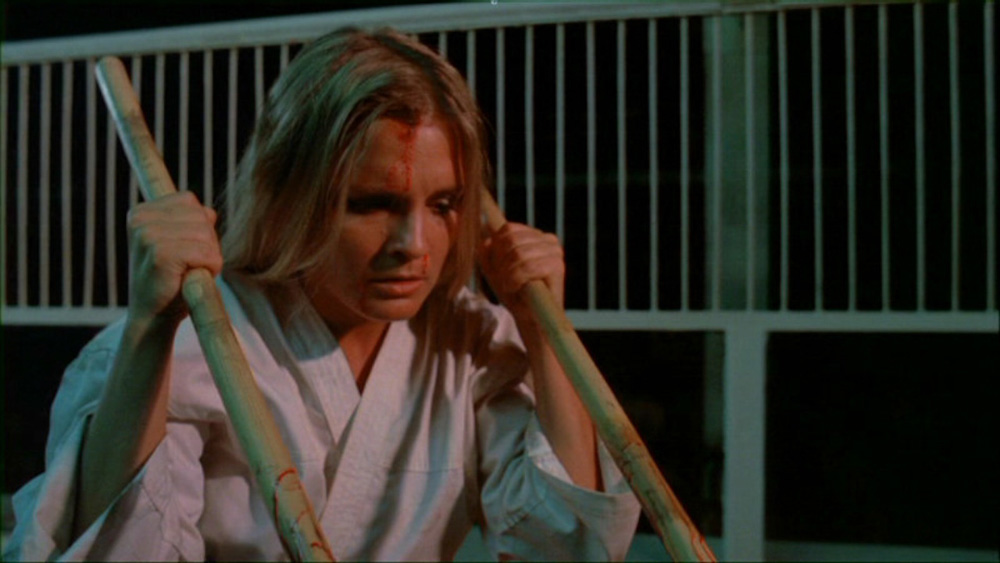 ATTAQUE A MAINS NUES