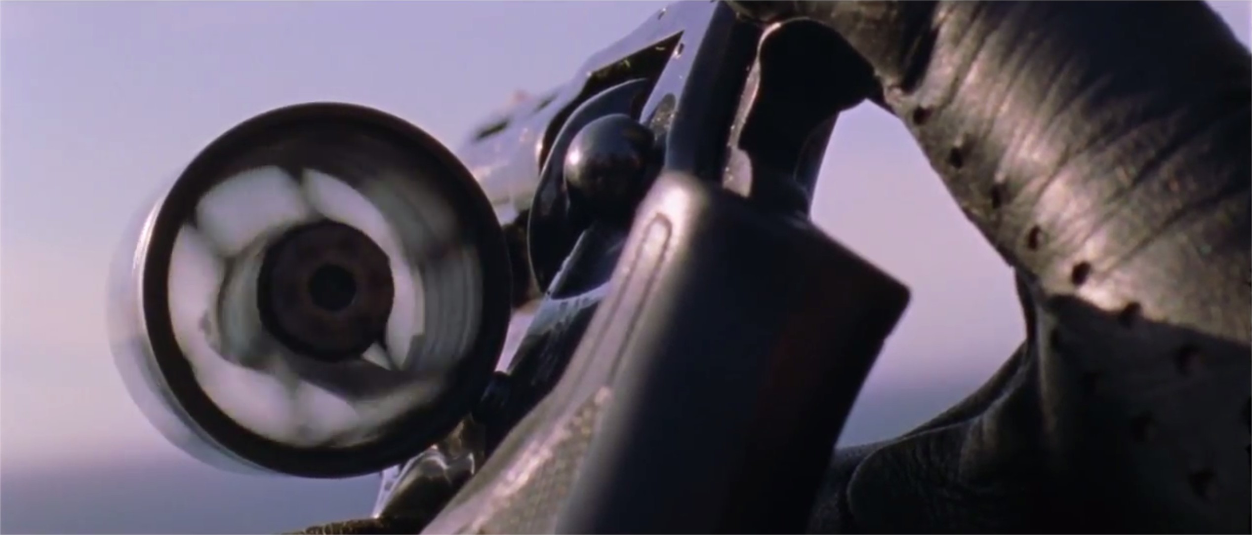 LAISSEZ BRONZER LES CADAVRES d'Hélène Cattet et Bruno Forzani